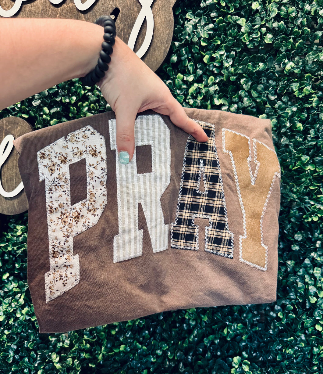 Pray Appliqué